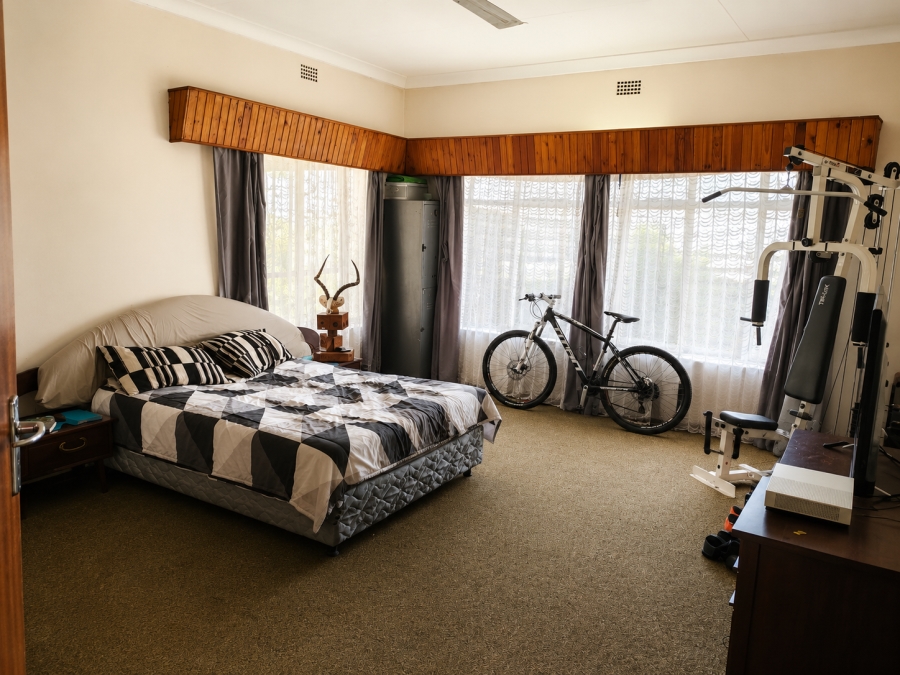 To Let 4 Bedroom Property for Rent in Oos Einde North West